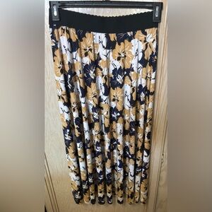 Floral Midi Skirt in Black, White, and Yellow with‎ Elastic Waistband